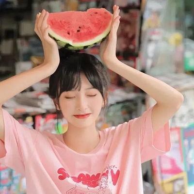 网红女孩吃瓜图像真实版,真实版“瓜界女神”惊艳亮相