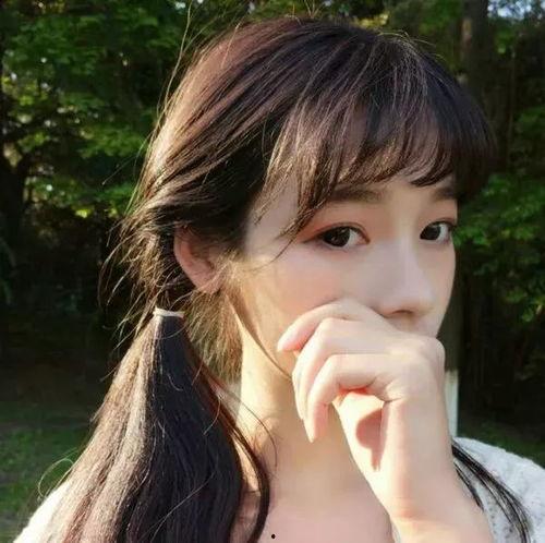 网红女孩吃瓜图像真实版,真实版“瓜界女神”惊艳亮相